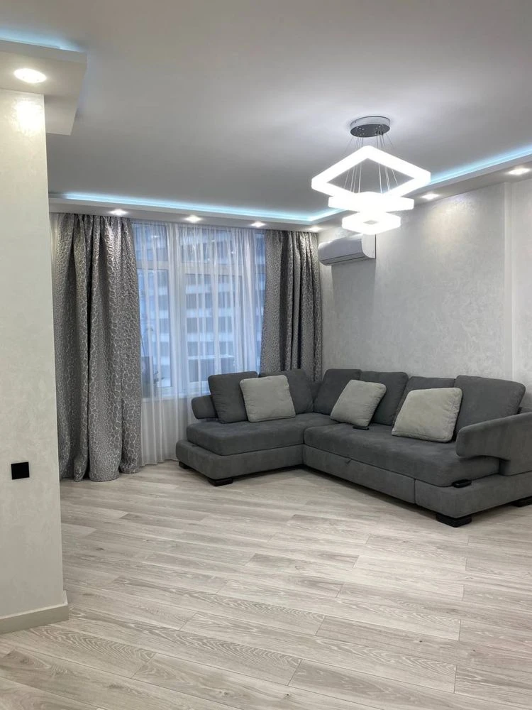 Продам  свою квартиру на Каманина Жк27