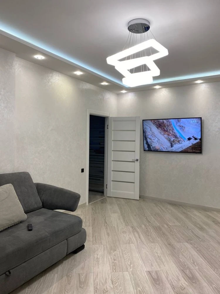 Продам  свою квартиру на Каманина Жк27
