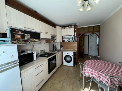 Selling 3-room apartment in Ingulsky district