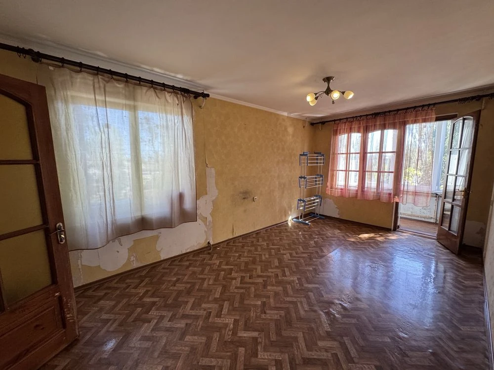 Selling 3-room apartment in Ingulsky district