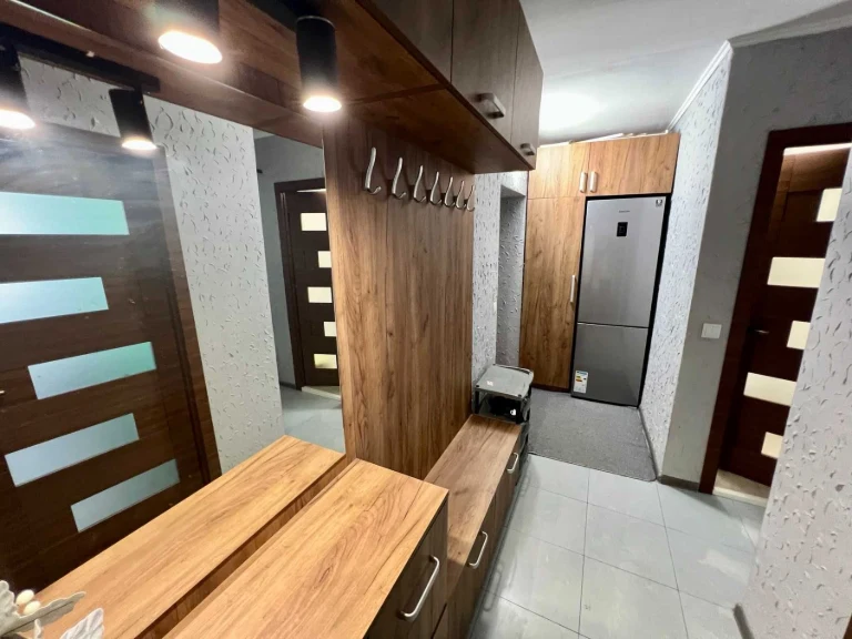 Продається 2-кімнатна квартира, євроремонт, меблі, техніка,