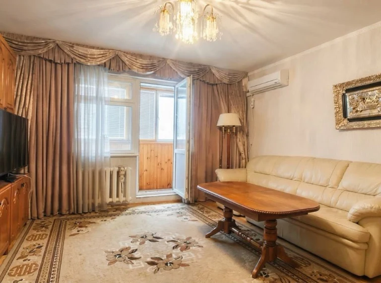 Продаж 3-квартири 81,5 кв. м на вул. Івана Пулюя 1