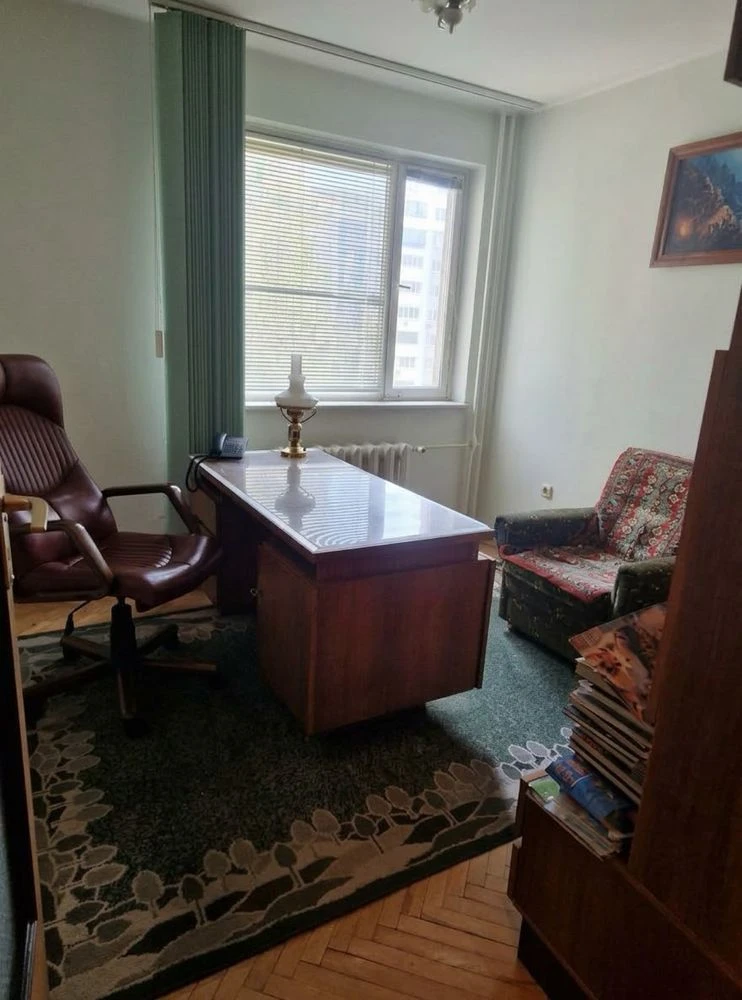 Продаж 3-квартири 81,5 кв. м на вул. Івана Пулюя 1