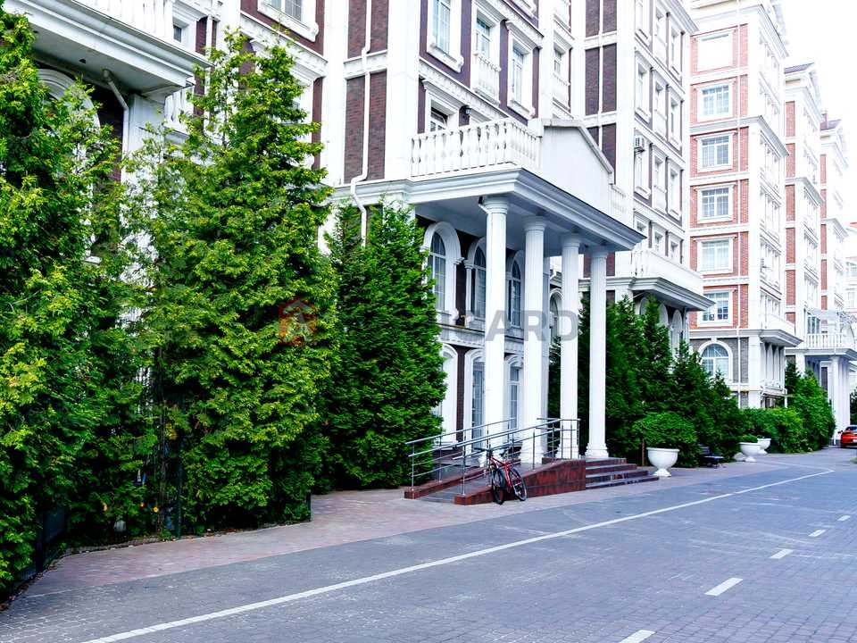 Квартира. Київ, вулиця Дмитра Луценка