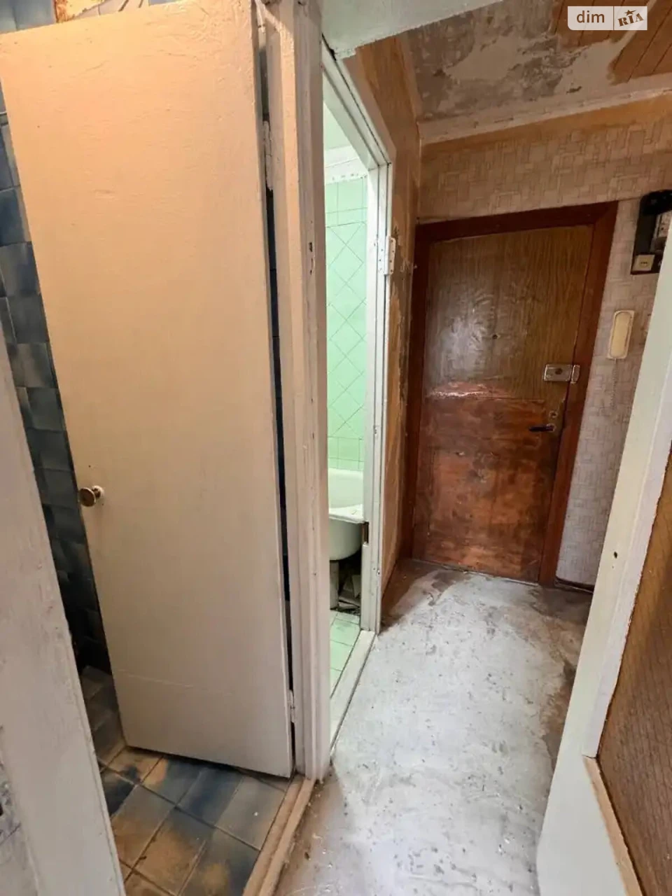 Apartment for Sale, Left Bank