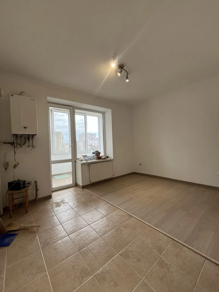 Apartment for sale in the city center, new building, individual gas heating