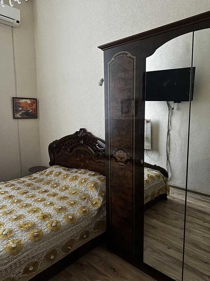 Rent a two-bedroom apartment (56 sq m) in Kyiv, Pechersky District