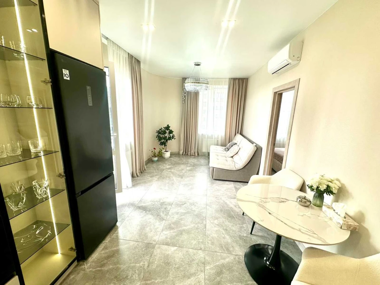 1 room apartment in a new building on Tairova with renovation. Kitchen-living room.
