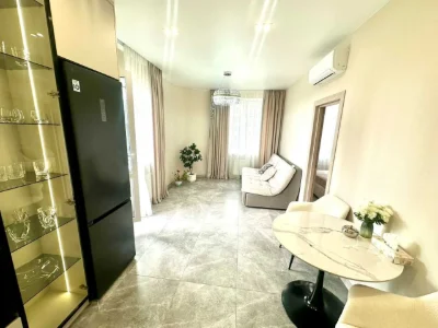 1 room apartment in a new building on Tairova with renovation. Kitchen-living room.