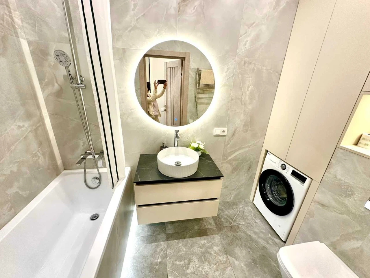1 room apartment in a new building on Tairova with renovation. Kitchen-living room.