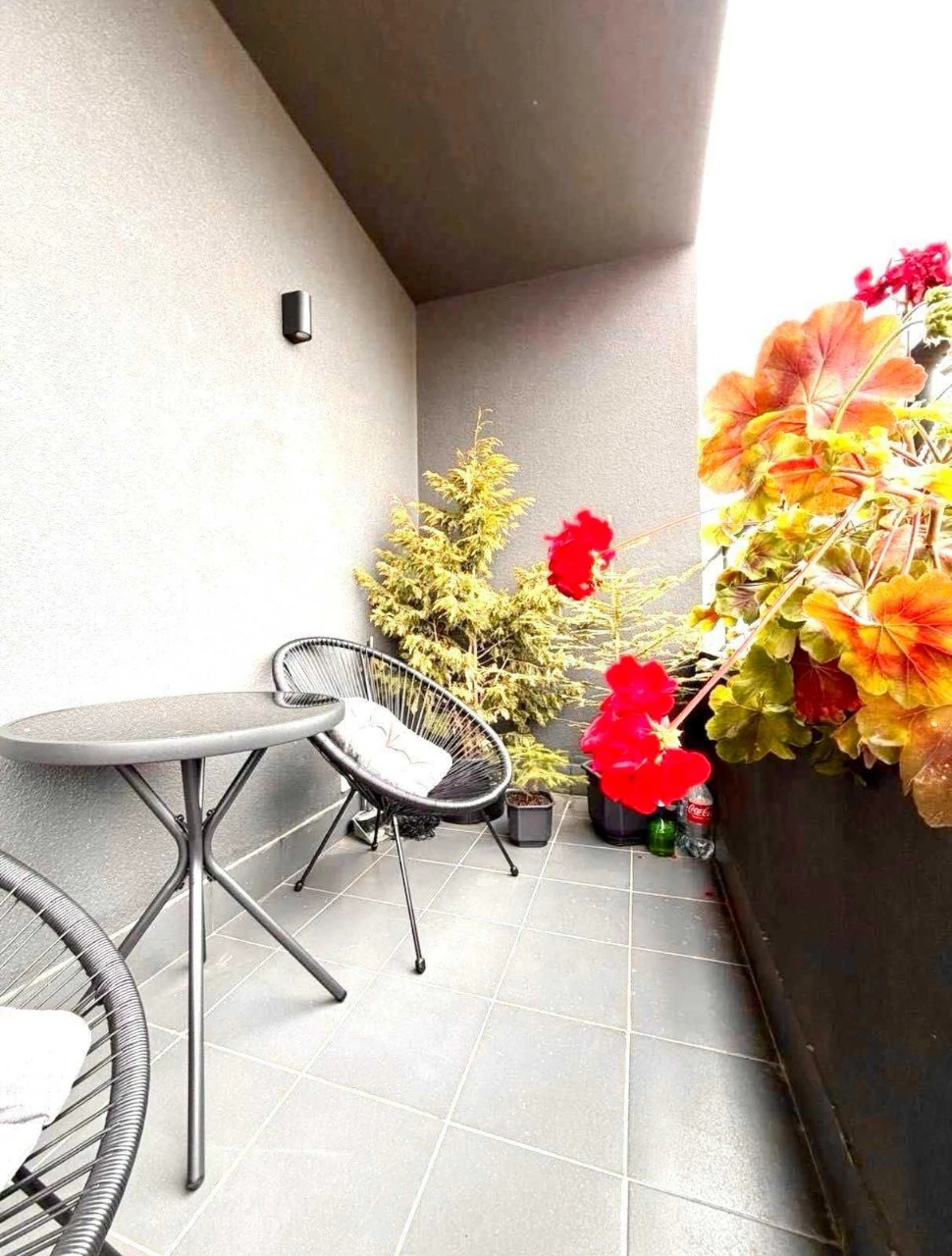 1 room apartment in a new building on Tairova with renovation. Kitchen-living room.