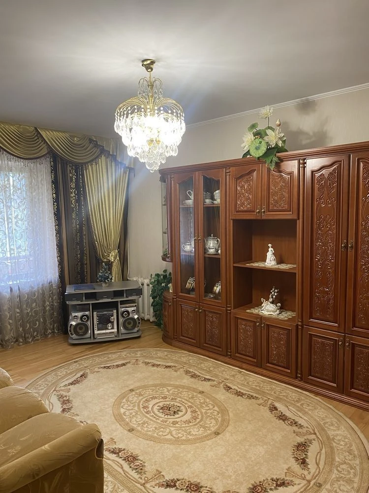 Продается трехкомнатная квартира на Оболони, Северная 48а