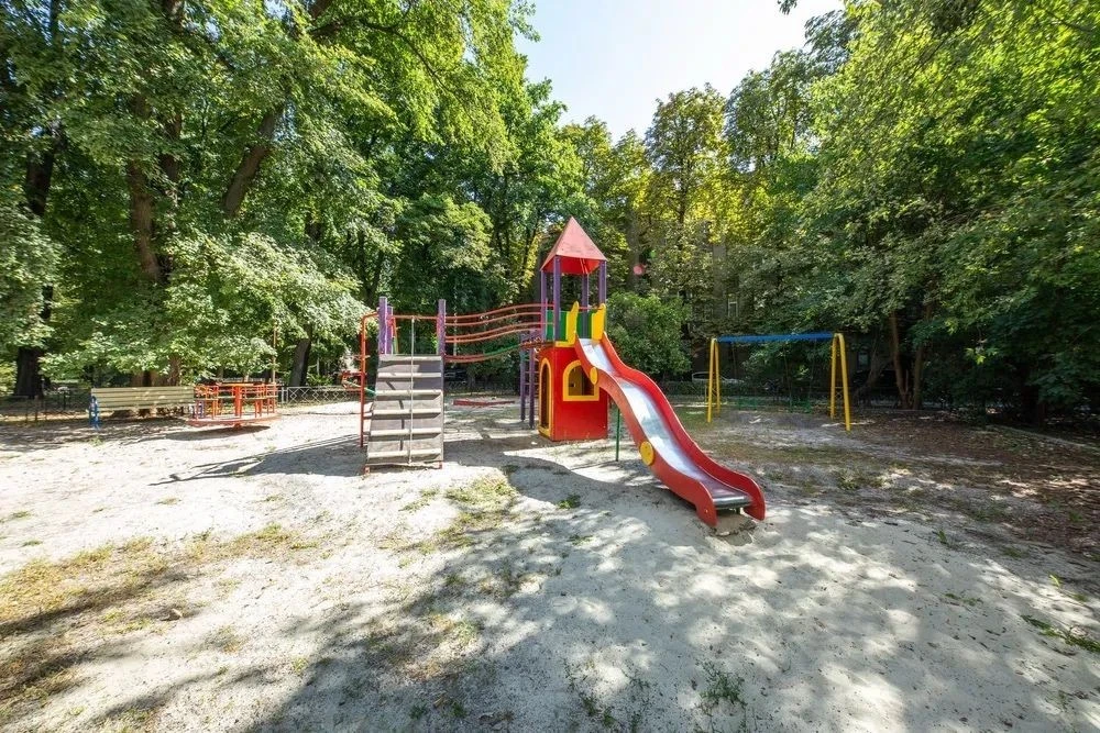 For Sale! 4-bedroom apartment at вул. Institute, 18-a, in