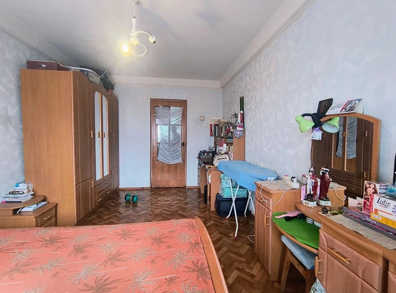 Продаж трикімнатної на Левіцького (Курчатова) Лісовий масив