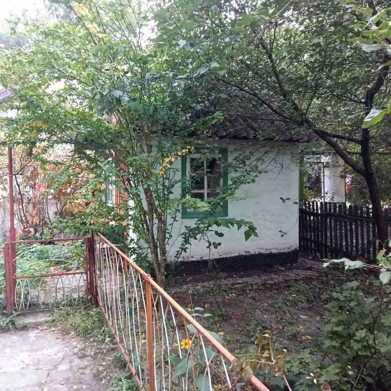 Продается 2-комнатная квартира с участком
