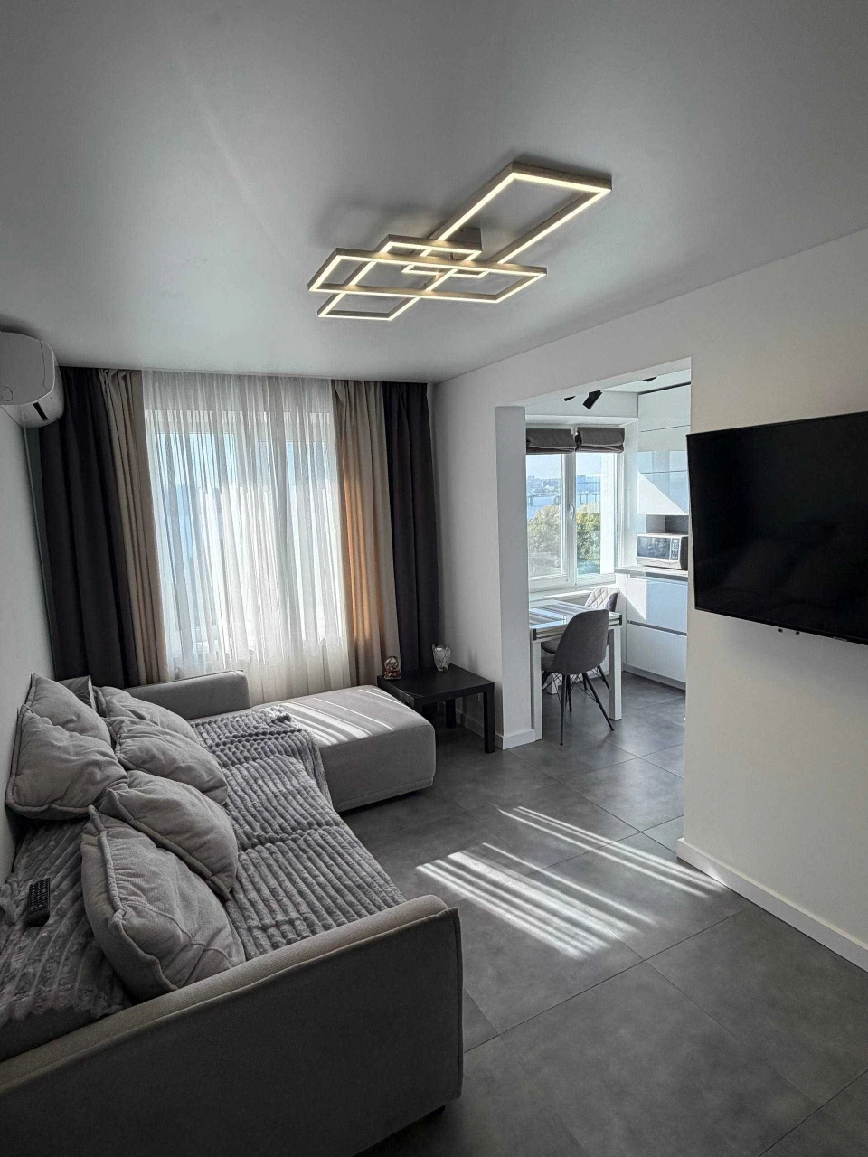 For Sale: Three-room apartment with a view, Solnechnaya Naberezhna Street
