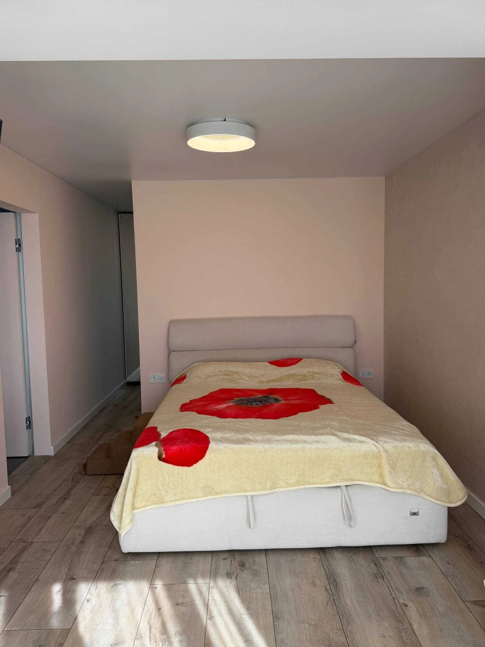 For Sale: Three-room apartment with a view, Solnechnaya Naberezhna Street