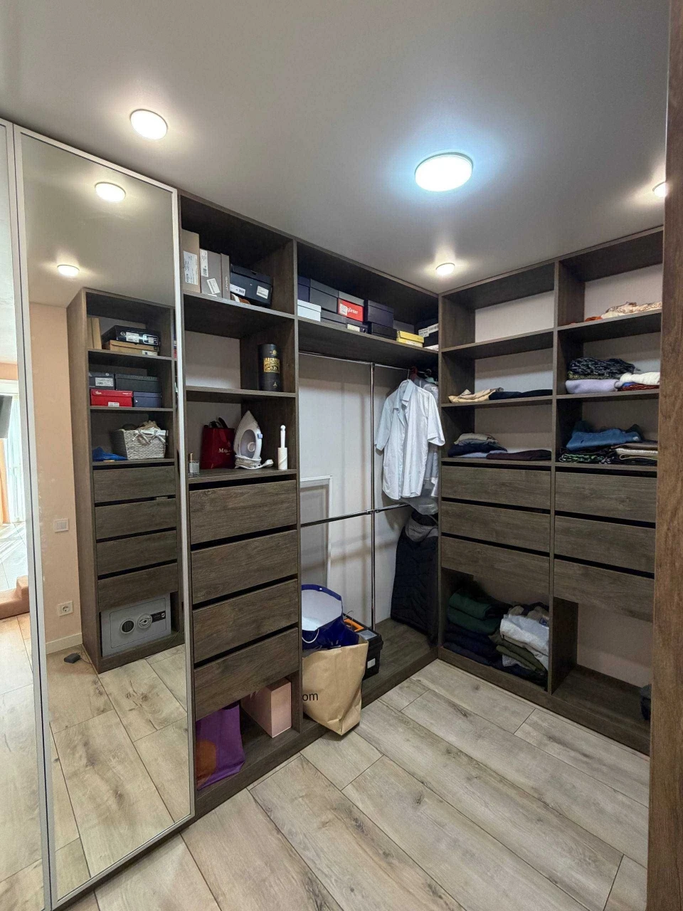 For Sale: Three-room apartment with a view, Solnechnaya Naberezhna Street