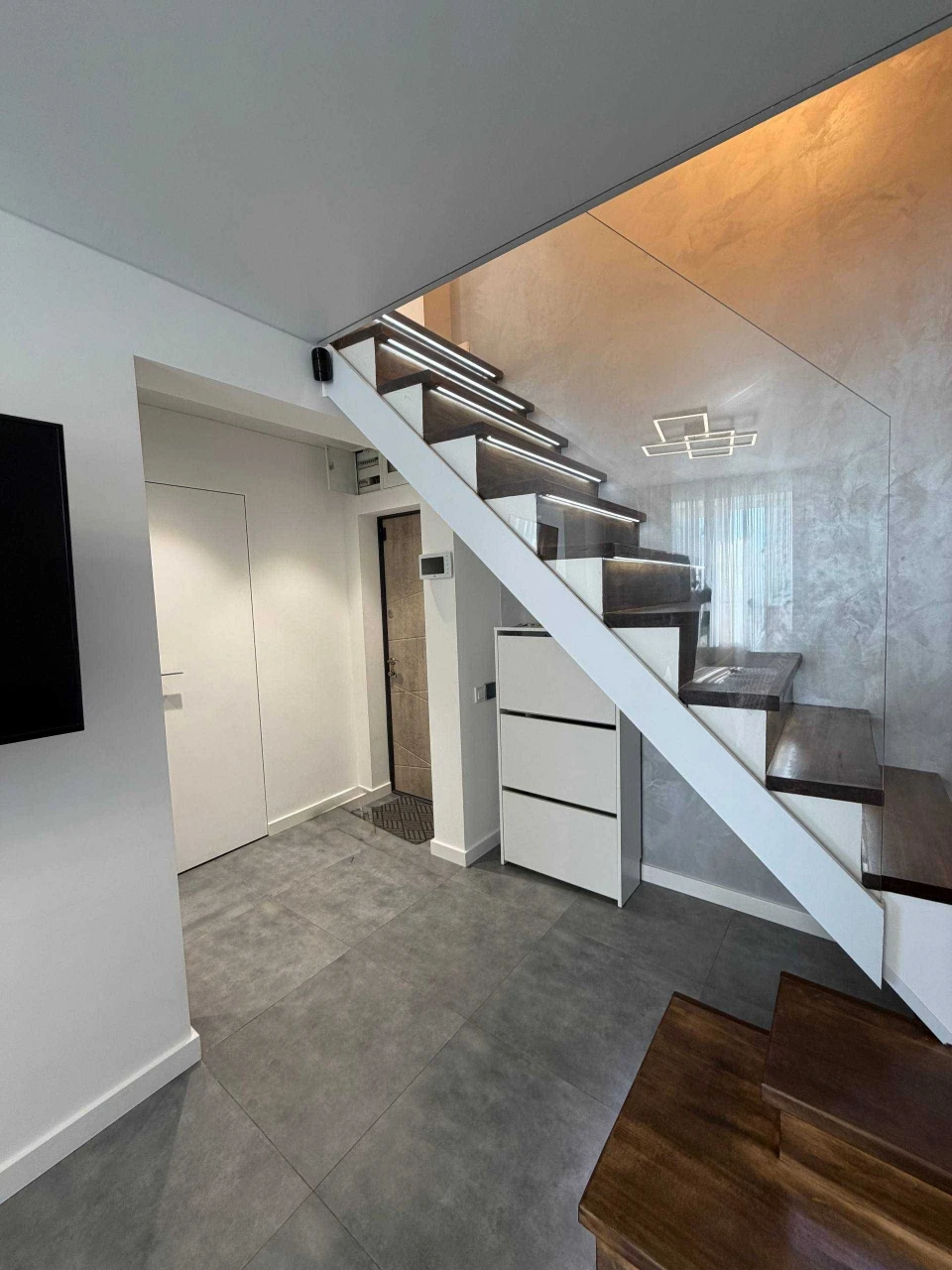 For Sale: Three-room apartment with a view, Solnechnaya Naberezhna Street