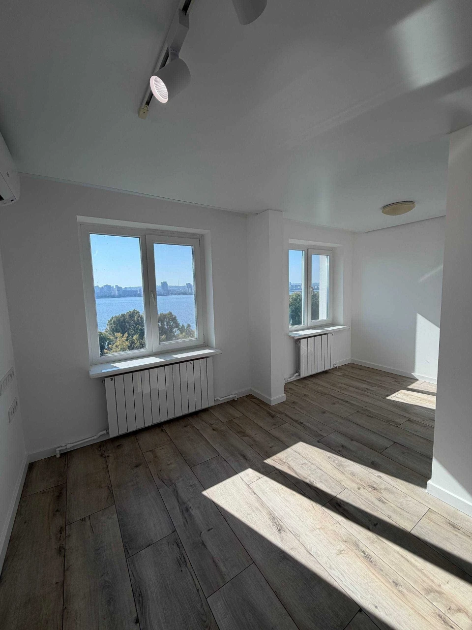 For Sale: Three-room apartment with a view, Solnechnaya Naberezhna Street