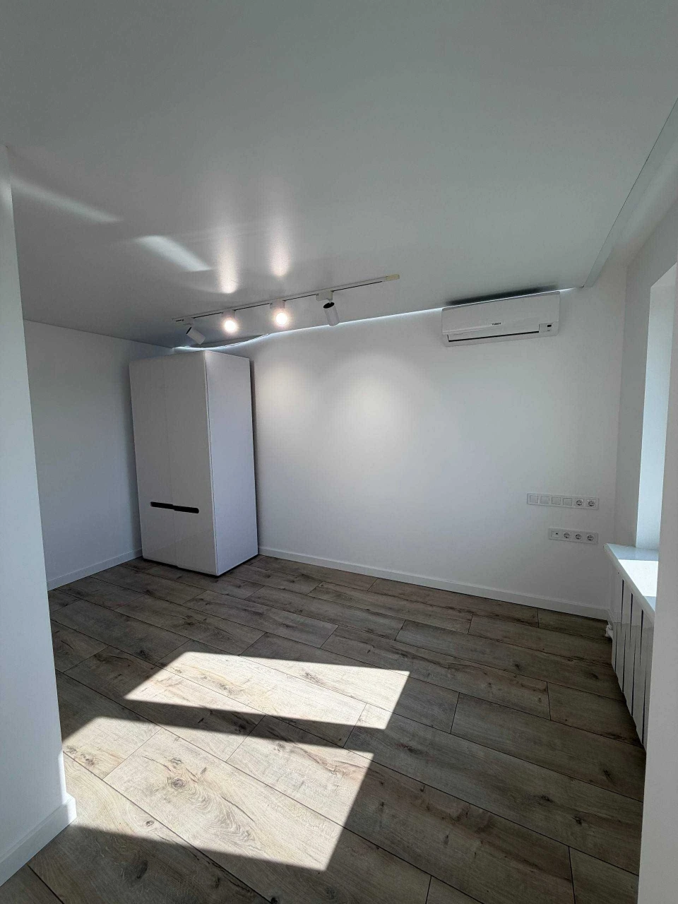 For Sale: Three-room apartment with a view, Solnechnaya Naberezhna Street