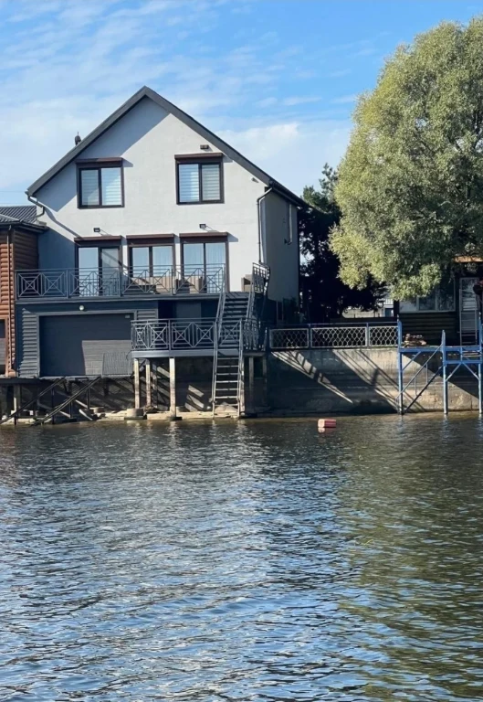 House 250 sq m - built in 2018, Dock 2, first line, 310,000d