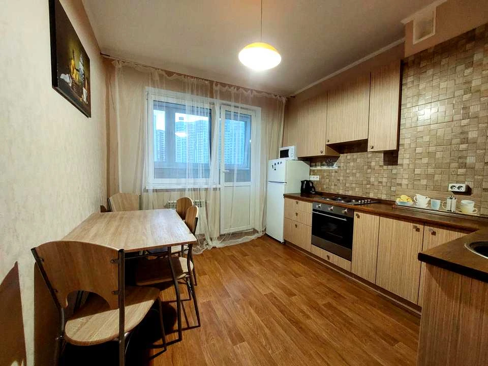 Квартира. Київ, Деміївська вул.