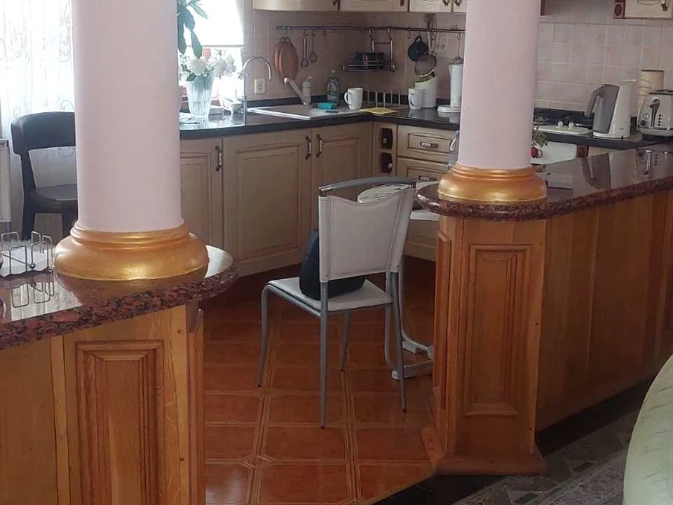 House. Line 2, вул.