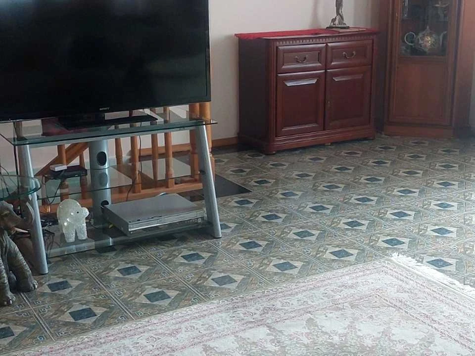 House. Line 2, вул.