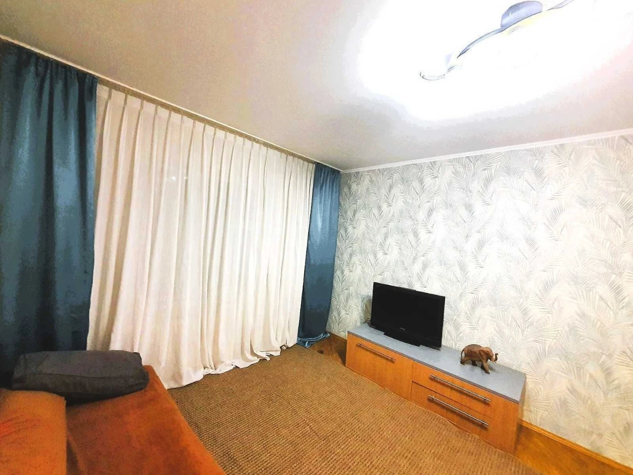 Sale of a large 2-room apartment on Vyshnjakivska, 7a