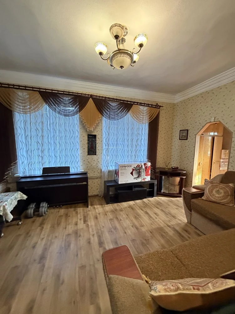 3-room apartment in a brick building, in the center, Zabotynsky