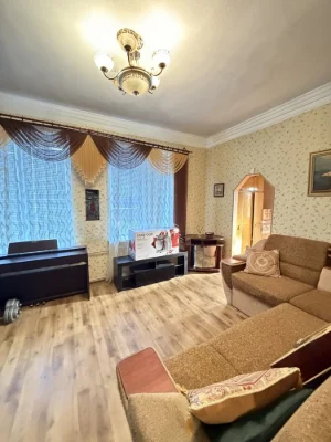 3-room apartment in a brick building, in the center, Zabotynsky