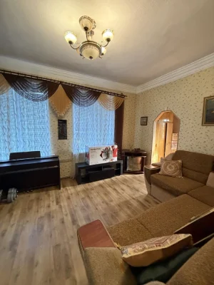 3-room apartment in a brick building, in the center, Zabotynsky