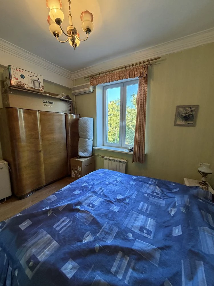3-room apartment in a brick building, in the center, Zabotynsky