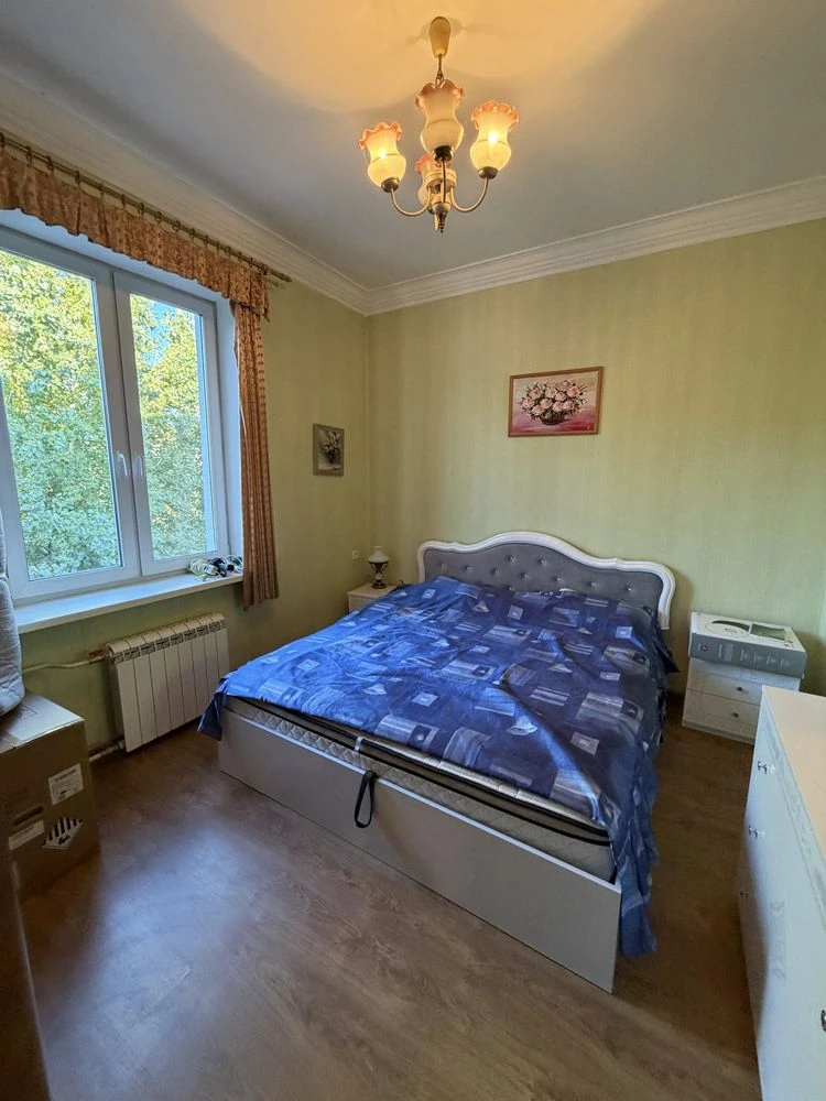 3-room apartment in a brick building, in the center, Zabotynsky