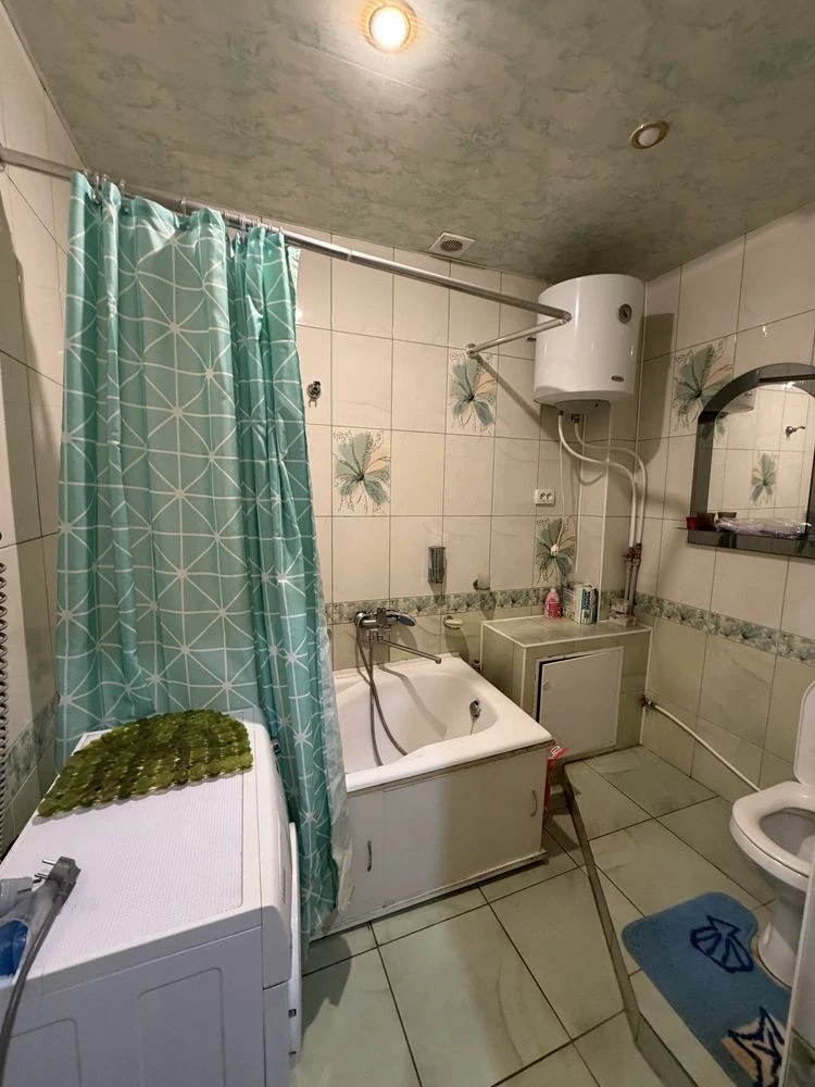 3-room apartment in a brick building, in the center, Zabotynsky