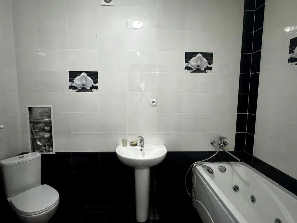 Apartment. Kharkiv, Peremohy Avenue.