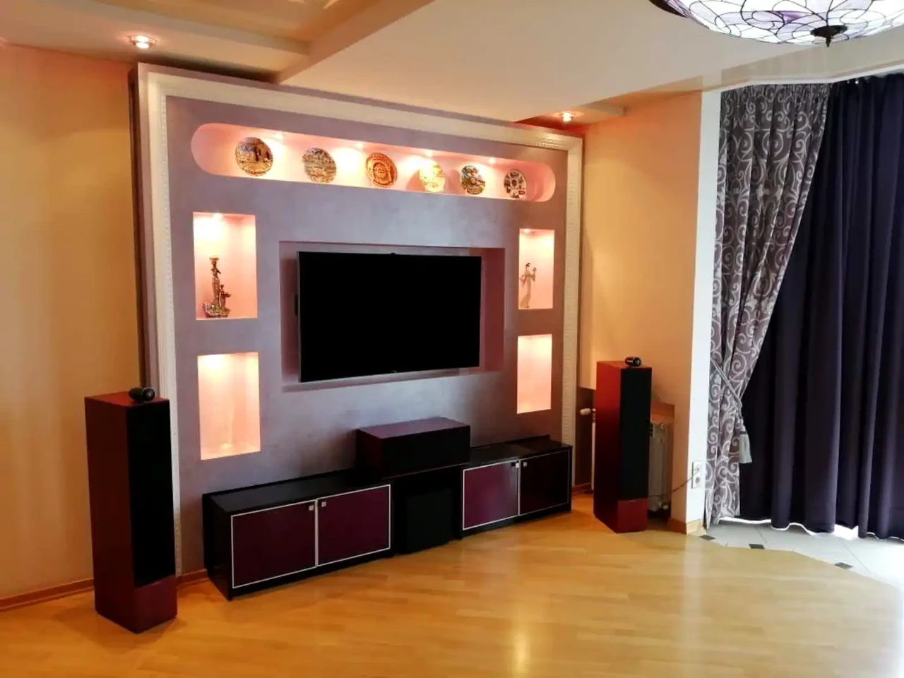 Оренда квартири 4-кімн. 150 м² 5/10 пов.