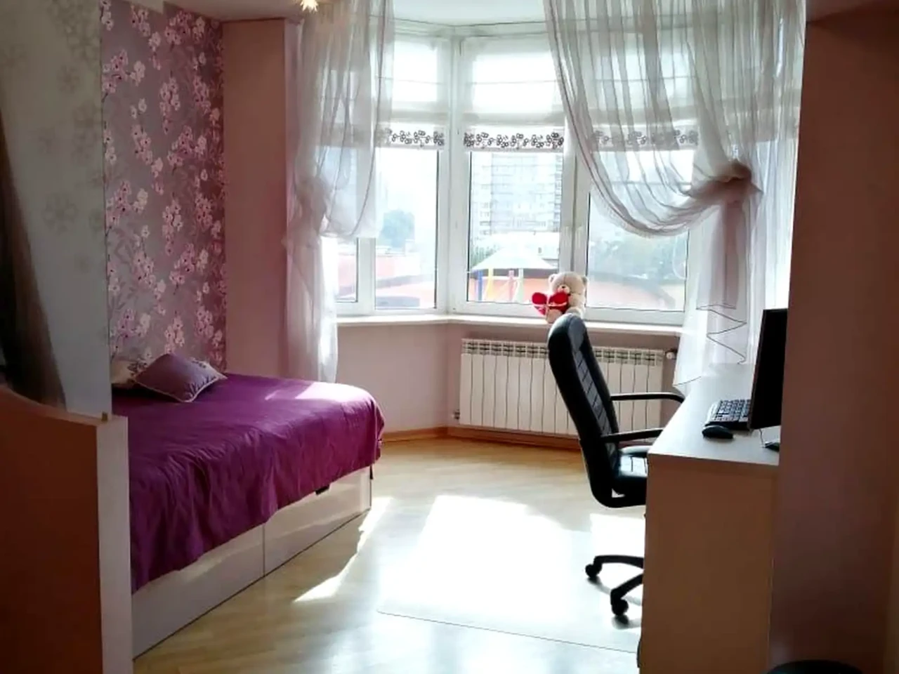 Оренда квартири 4-кімн. 150 м² 5/10 пов.