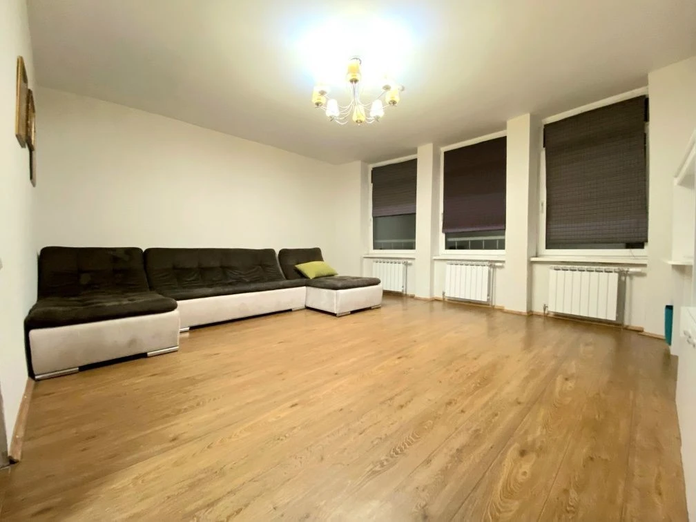 Nauki 80a, 3-room apartment