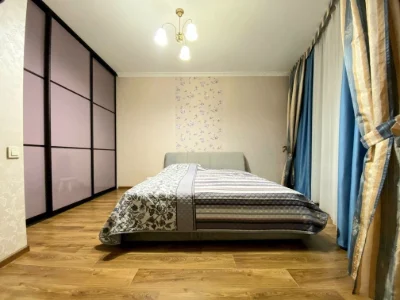 Nauki 80a, 3-room apartment