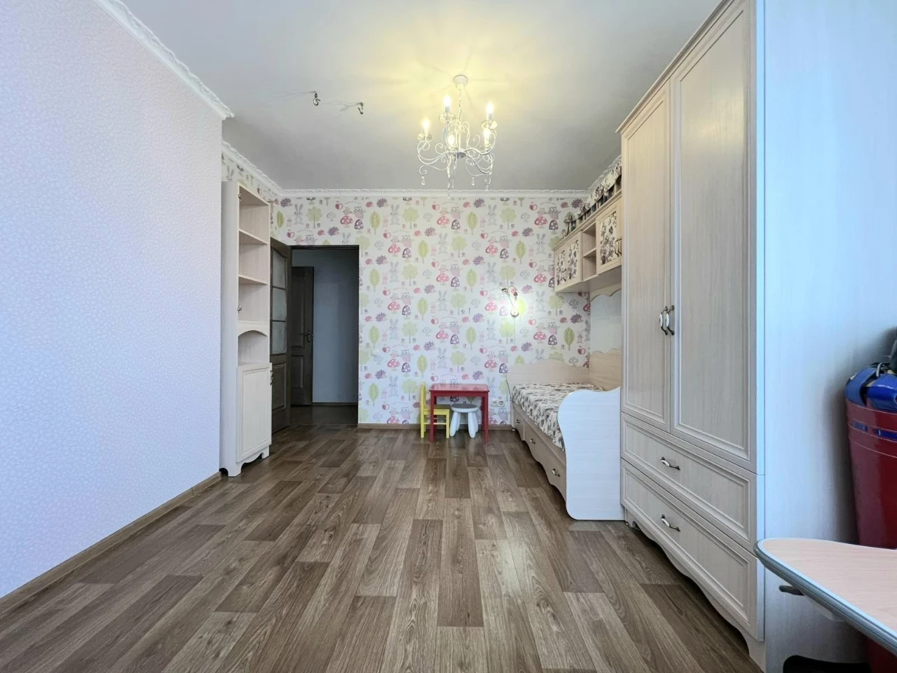 Nauki 80a, 3-room apartment