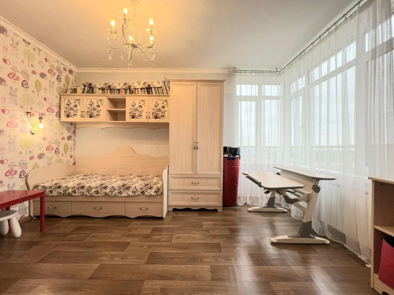 Nauki 80a, 3-room apartment