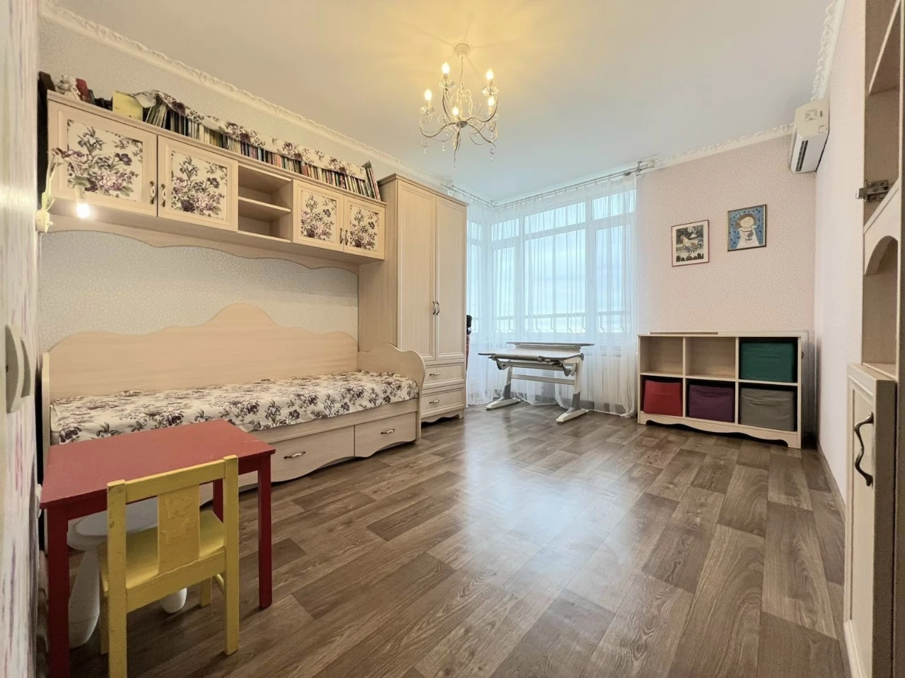 Nauki 80a, 3-room apartment