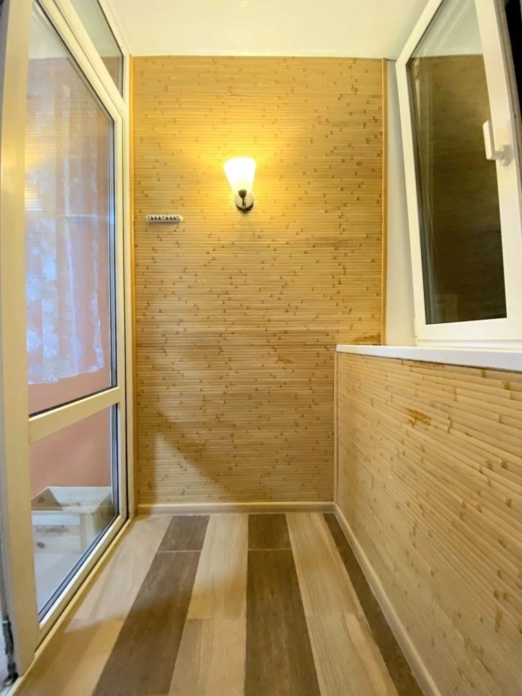 Nauki 80a, 3-room apartment