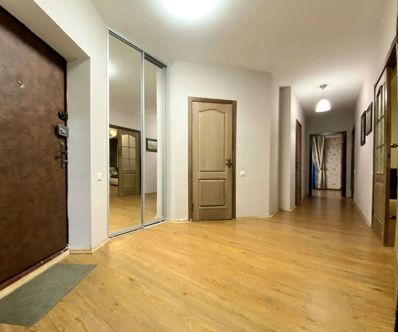Nauki 80a, 3-room apartment