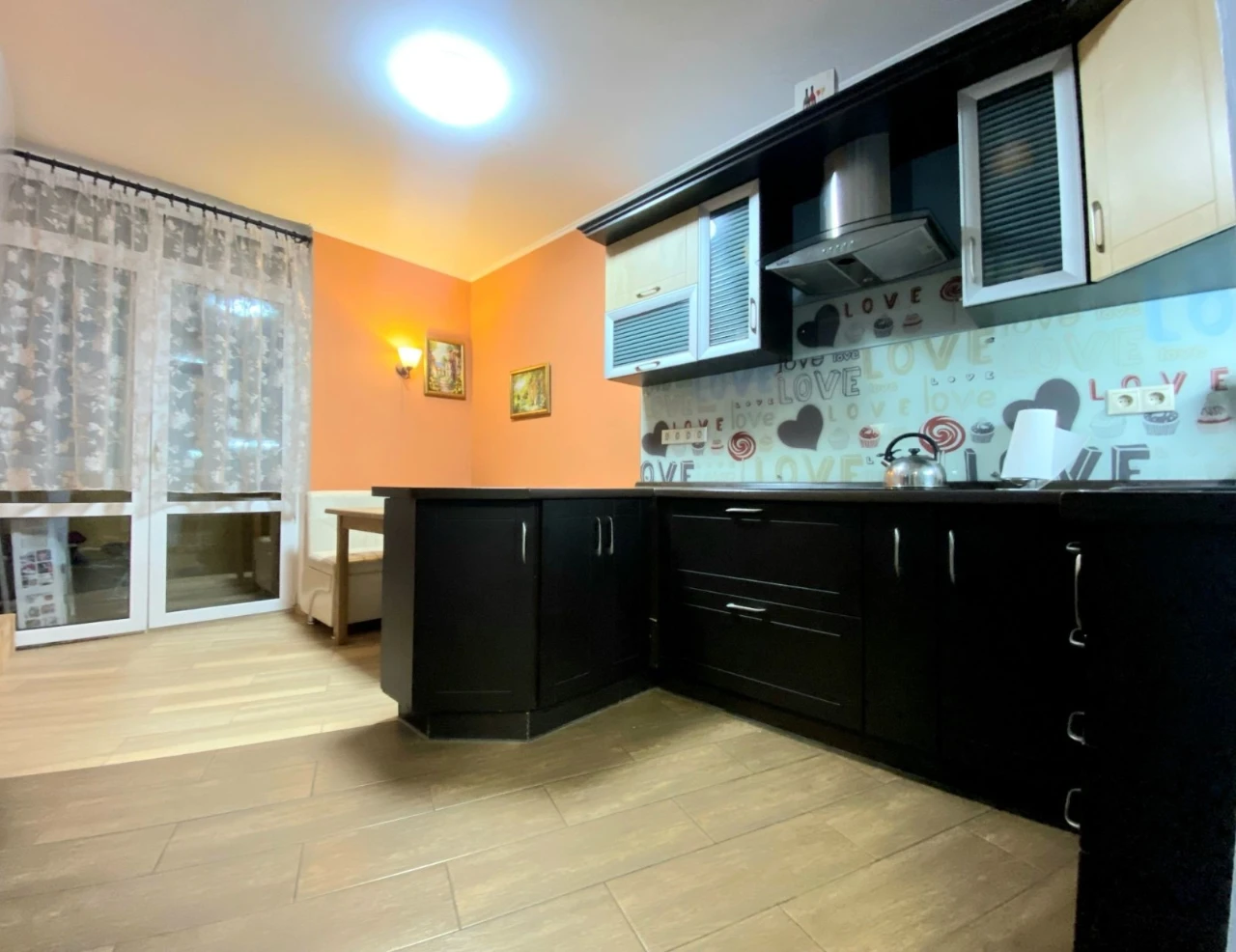 Nauki 80a, 3-room apartment