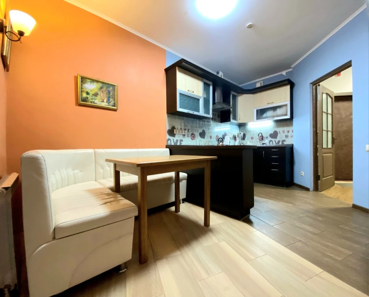 Nauki 80a, 3-room apartment