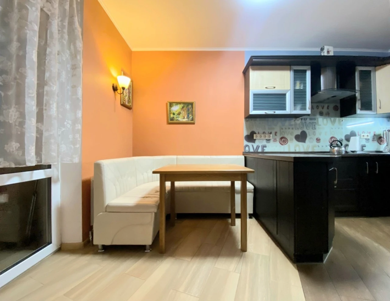 Nauki 80a, 3-room apartment