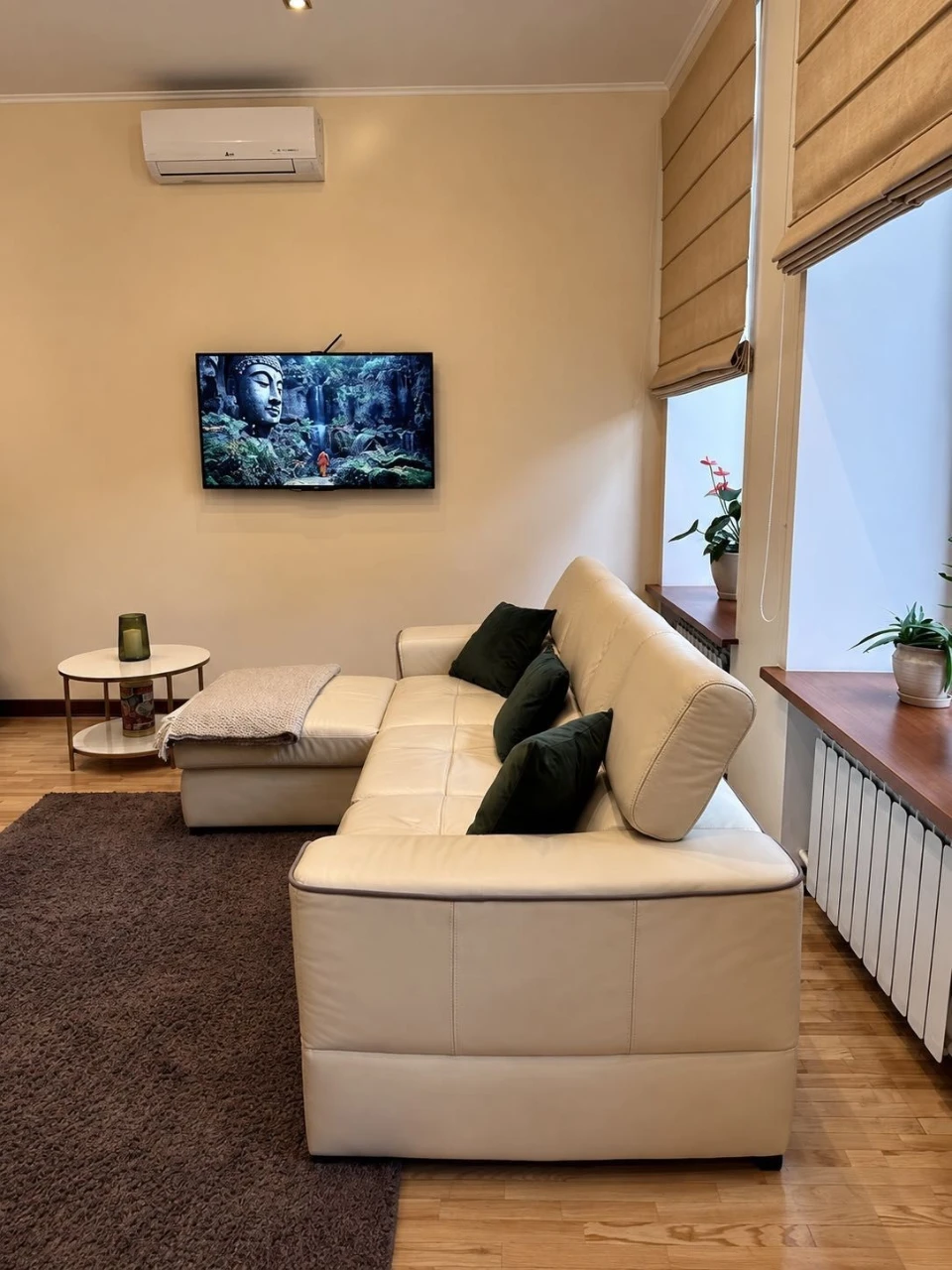 3 Bedroom Apartment near Zoloti Vory, 90 sq m, Oleksa Honchar Street